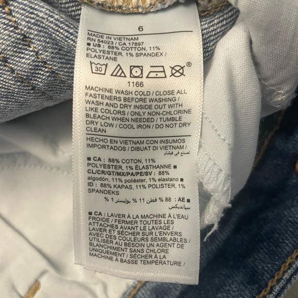 NWOT old Navy High Rise OG Straight Denim Shorts 2.5” inseam Size 6 - Picture 5 of 6